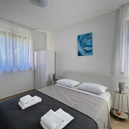 Апартаменты Flowers Pula, Center 2 Пула