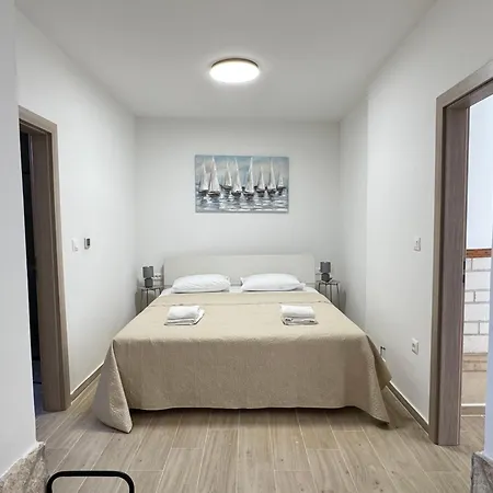 Flowers Pula, Center 2 Apartament