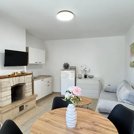 Flowers Pula, Center 2 * Pula