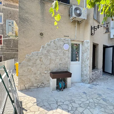 Flowers Pula, Center 2 * Pula