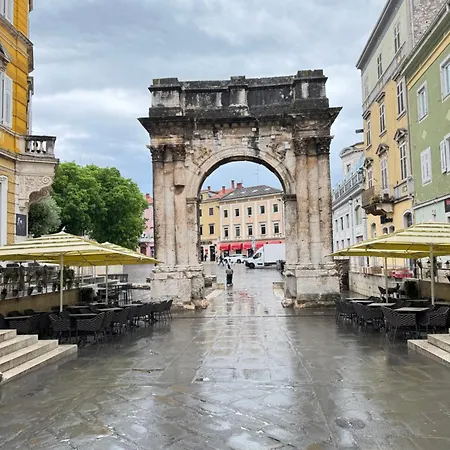 Flowers Pula, Center 2 *