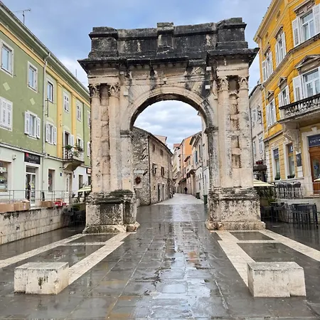 Apartman Flowers Pula, Center 2 *