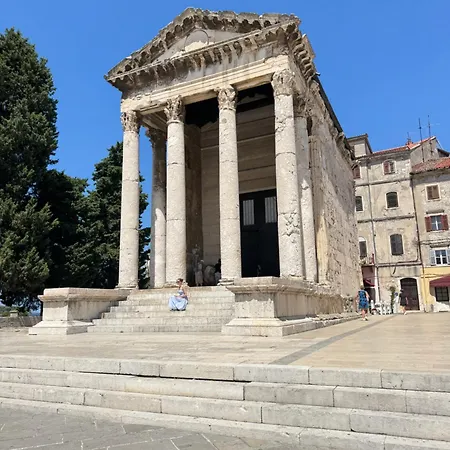 Апартаменты Flowers Pula, Center 2 Пула