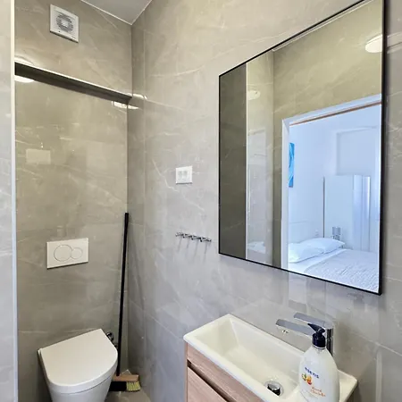 Flowers Pula, Center 2 Apartman *