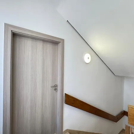 Flowers Pula, Center 2 Apartman *