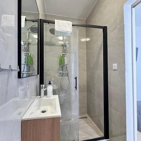 Flowers Pula, Center 2