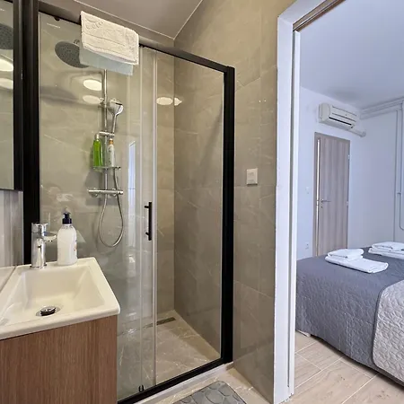 Flowers Pula, Center 2 Apartman *