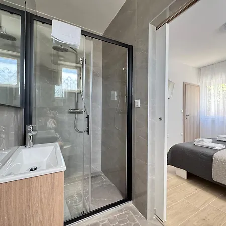 Flowers Pula, Center 2 * Pula