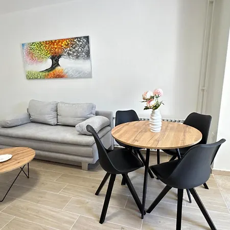 Flowers Pula, Center 2 Apartament Pula