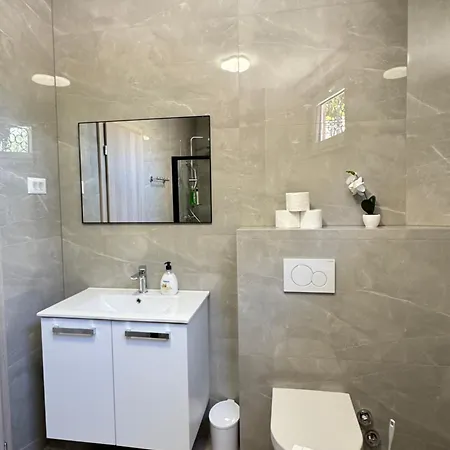 Flowers Pula, Center 2 Pula