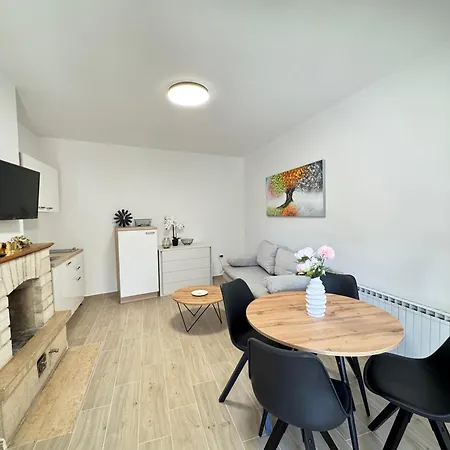 Flowers Pula, Center 2 Apartament