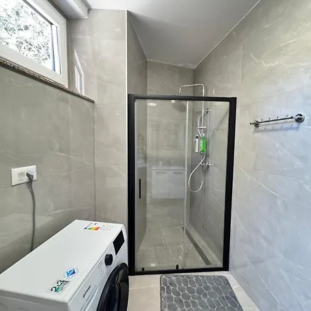 Flowers Pula, Center 2