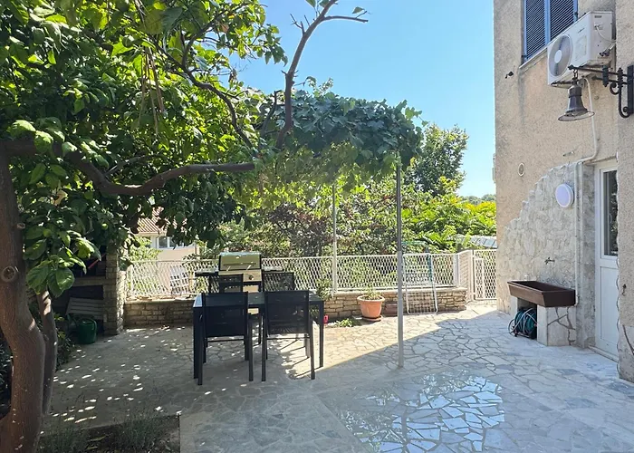 Flowers Pula, Center 2 * Pula