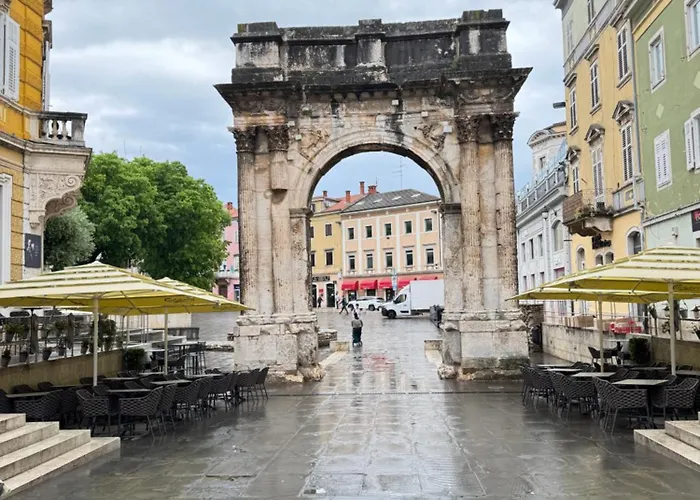 Flowers Pula, Center 2 *